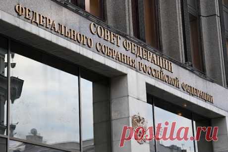 В Совфеде рассказали о борьбе за власть на Украине. Сенатор Алексей Пушков прокомментировал призыв секретаря Совета национальной безопасности и обороны (СНБО) Украины Алексея Данилова снизить накал вокруг ситуации с безопасностью. Пушков отметил, что как американские, так и украинские СМИ нагнетают панику по этому поводу, несомненно, при поддержке сверху.