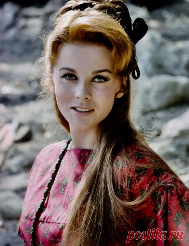 Энн-Маргрет, 28 апреля, 1941