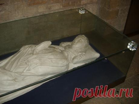 Собор святого Витта. Усыпальница Людмилы.