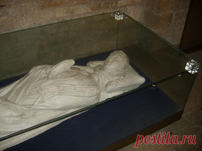 Собор святого Витта. Усыпальница Людмилы.