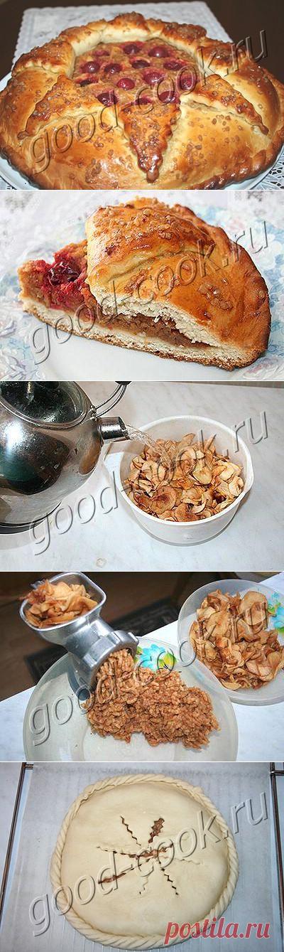 Полузакрытый пирог с сушеными яблоками..
