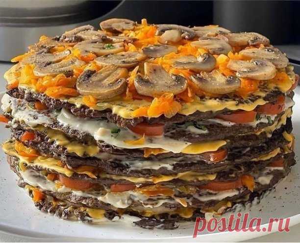 Вкусный и нарядный печёночный тортик

Способ приготовления:

1 кг -говяжьей печени с одной луковицей пропустить через мясорубку.
Добавить три яйца, две ст. ложки сметаны, две столовые ложки с горкой муки, две ст.ложки подсолнечного масла, соль, душистый перец.
Обжарить блины с двух сторон на сухой сковороде.

Далее пассировать лук с морковкой и каждый слой смазать майонезом и переложить зажаркой.
P.s.можно использовать помидорчики, зелень, грибы, корейскую мор...
