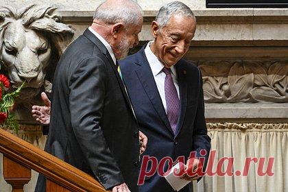 Португалия извинилась за работорговлю и колониализм. Португалия должна извиниться и взять на себя ответственность за свою роль в трансатлантической работорговле и колониализме. Об этом заявил президент страны Марсело Ребелу де Соуза после выступления бразильского лидера Луиса Инасиу Лулы да Силвы перед португальским парламентом, сообщает The Guardian.