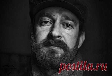 Когда-нибудь ты поймешь, что бывают люди, которые никогда не предают… Но для этого придется пройти через очень много предательств. Когда-нибудь ты поймешь, что внешний блеск — ничто по сравнению с внутренней красотой. Потому что все, что снаружи — это до первого дождя… А то, что внутри — горит всегда! Пусть даже оно угасло до еле-видных угольков. Но, достаточно сложить губы трубочкой и ласково подуть —огонь постепенно разгорится и согреет тебя. Когда-нибудь ты поймешь, что многие формулы и…