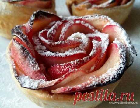 Чайные розочки в слоеном тесте. Ингредиенты: тесто слоеное бездрожжевое, яблоки, сахар | Официальный сайт кулинарных рецептов Юлии Высоцкой