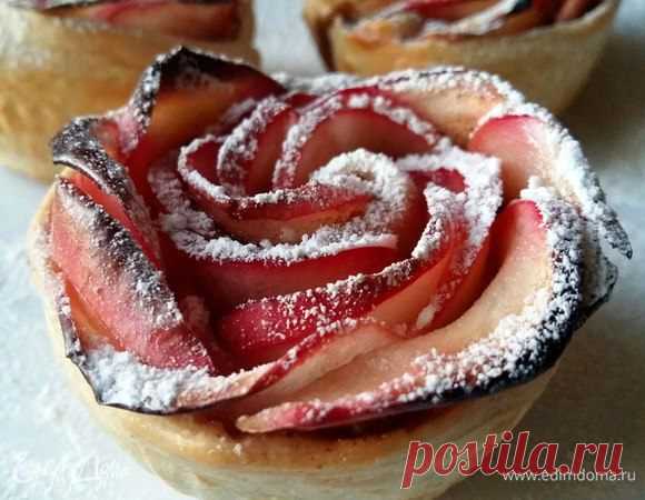 Чайные розочки в слоеном тесте. Ингредиенты: тесто слоеное бездрожжевое, яблоки, сахар | Официальный сайт кулинарных рецептов Юлии Высоцкой