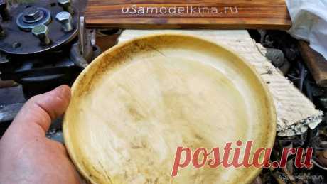 Простая тарелочка из граба. Точил безопасным резцом Валялась у меня рассоха грабовая, давно валялась, просто в качестве дров готовил. Но на ней выросли грибы после наводнения, я по огороду ходил собирал дрова и банки стеклянные с саморезами которые наладились в путь )) Воды было по колено и выше, ну ладно, саморезы вернул, дрова собрал, а тут чтобы
