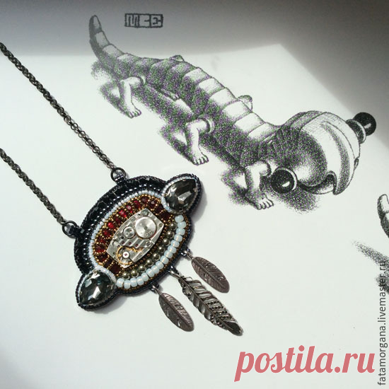 Купить Зимний Часовщик - темно-серый, серый и красный, перья, кулон с перьями, стимпанк