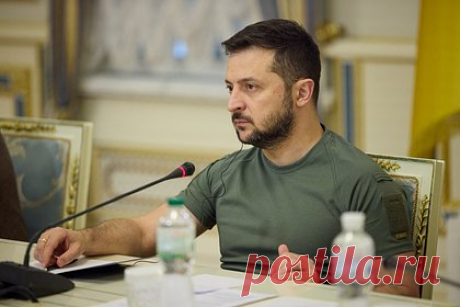Зеленский опять ввел санкции против Януковича. Президент Украины Владимир Зеленский ввел повторные санкции против бывшего лидера страны Виктора Януковича, российского предпринимателя Олега Дерипаски, украинского бизнесмена Сергея Курченко и вице-президента РСПП Павла Лебедева. Рестрикции вводятся сроком на 10 лет и предусматривают блокирование активов.