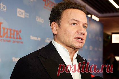 Звезда «Папиных дочек» рассказал о полученной контузии на съемках. Актер Александр Олешко заявил, что неоднократно рисковал здоровьем и даже жизнью, работая на съемках фильмов. Заслуженный артист России рассказал о полученной контузии во время создания сериала «Кодекс чести». «У меня даже была контузия настоящая, потому что взорвалась какая-то машина рядом», — отметил Олешко.