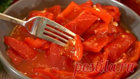 Закрываю по 45 банок и не хватает. Лечо на зиму: ничего лишнего, только томаты и перец Почти классическое лечо, только вкуснее за счет добавления не томатной пасты, а именно помидор, которые дают натуральный сок и заготовка получается очень ароматной. Для приготовления вам потребуются такие ингредиенты: перец сладкий уже очищенный, 1.5 кг; помидоры, 1 кг; соль, 25 г; сахар, 70 г; масло растительное, 70 мл; чеснок, 9 зуб; перец горошком, 10 ш; […]