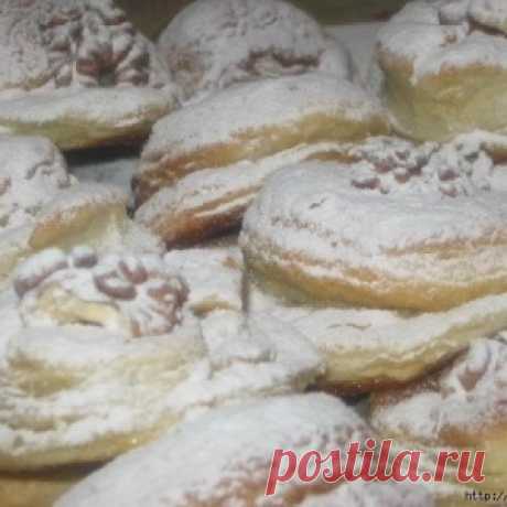 Сладкие вкусняшки из слоёного теста