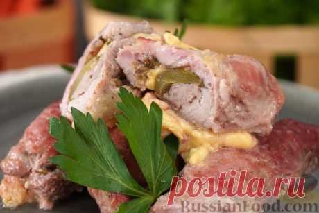 Рецепт: Мясные рулетики, запечённые с сыром и огурцом на RussianFood.com