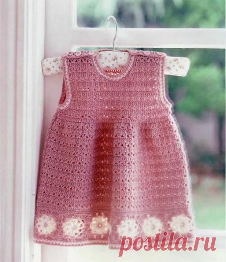 Beautiful crochet dress made with simple shapes and graphic explaining step by step. Stylish baby. | FREE PATTERNS