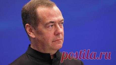 Медведев пошутил о фейках про закопанные газовые баллоны вместо газификации
