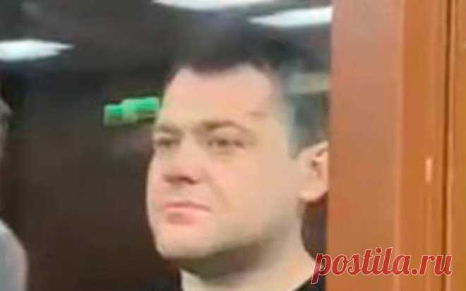 Зампреда новгородского правительства арестовали по делу о взятке. Заместитель председателя правительства Новгородской области Станислав Шульцев проходит по делу о получении взятки в особо крупном размере