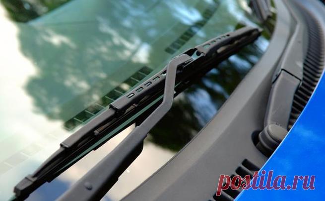 8 способов продлить жизнь дворникам 
Раньше на «Жигулях» можно было поменять резинки дворников за копейки. Сегодня же цена стеклоочистителей на некоторые иномарки доходит до 2000 рублей, например, на Peugeot 308 или Ford S-Max. Можно, к…