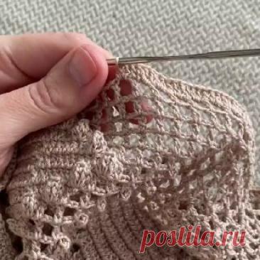 Ручки вяжут | Вязание и рукоделие Патентный  столбик. Вязание крючком.


Вяжется в 3 приема, каждый раз делая накид: сначала провязывается 1 петля, затем 2 петли и ещё раз 2 петли вместе.

- Такой столбик выглядит ровнее
- Клеточки в филейной сетке квадратнее и аккуратнее.
