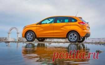 Пять плюсов и один минус Лады Иксрей Lada XRAY, вазовский клон Renault Sandero Stepway, появился на рынке два года назад и уверенно обошел прародителя по продажам. За что Ладу любят больше, чем иномарку.
Ладу Иксрей начали продавать в Ро...