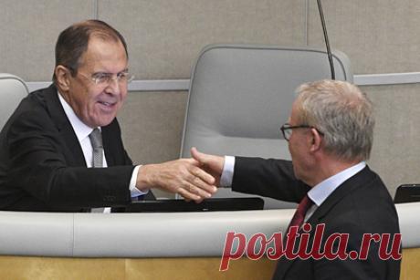 Фетисов оспорил слова Лаврова о готовности США «похищать» российских атлетов. Депутат Госдумы России и двукратный олимпийский чемпион по хоккею Вячеслав Фетисов отреагировал на заявление главы МИД Сергея Лаврова, который предупредил об опасностях применения «акта Родченкова» со стороны США в международном спорте. «Байден арестует Овечкина, потому что тот якобы опасен?» — спросил он.
