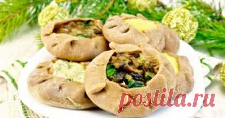 Перепечи - рецепт вкусной и сытной выпечки с разными начинками Перепечи – рецепт удмуртской старинной выпечки, представляющей собой своего рода ватрушку с различными мясными или овощными начинками и яичной заливкой. Подавать подобное угощение принято в горячем виде с пылу с жару, дополняя чаем или молоком...