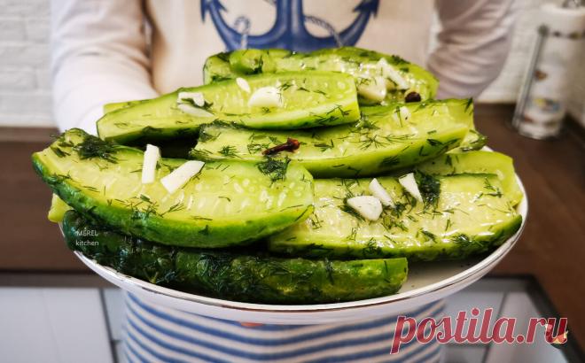 В летний сезон едим эти огурцы килограммами. Делюсь любимым рецептом быстрых и вкусных маринованных огурцов | MEREL | KITCHEN | Дзен