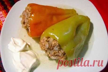 Перец фаршированный мясом и рисом
