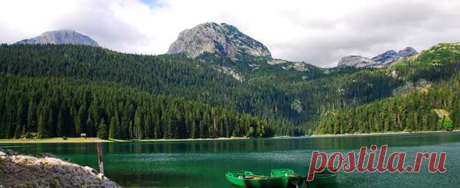 Фејсбук
Emerald beauty of Crno Jezero 1416m lake and Savin Kuk 2313m, Međed 2287 m, Čvorov Bogaz 2252m, Rbatina 2401m and Obla Glava 2303m, DURMITOR National Park.