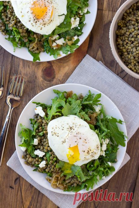 Тёплый салат из чечевицы с сыром | Вкусные рецепты мира