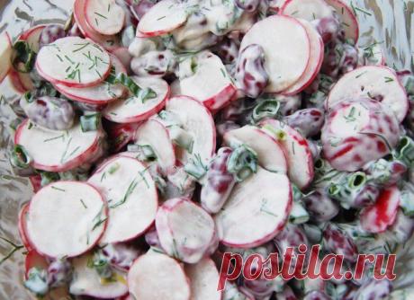 Салат из редиски с фасолью