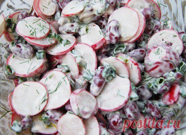 Салат из редиски с фасолью