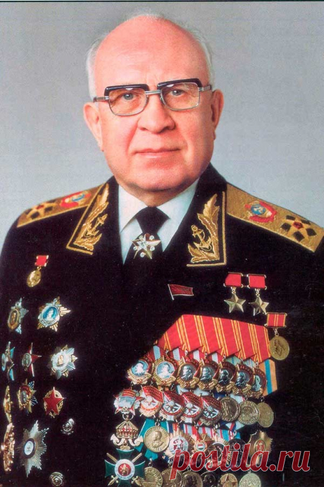 Горшков Сергей Георгиевич – главнокомандующий Военно-Морским Флотом, Адмирал Флота Советского Союза Сергей Георгиевич Горшков вошел в историю  России и Советского  Союза как флотоводец, который в течение почти 30 лет (с 5 января 1956 по 9 декабря 1985 гг.) находился на посту главнокомандующего ВМФ СССР. Под его руко...