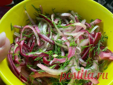Как маринуют лук в лучших кавказских шашлычных. К любому мясу и не только - БУДЕТ ВКУСНО!
                                             - 5 января
                                             - 43330197553 - Медиаплатформа МирТесен Маринованный лук - лучшее дополнение к мясу или рыбе, приготовленных на мангале. Однако, вкусно замаринованный лук - это вполне самостоятельная закуска, которая великолепно сочетается практически со всем. Маринованный лук способен улучшить вкусов...