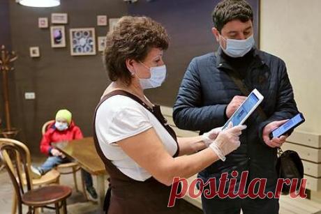 Вирусолог спрогнозировал сроки отмены ковидных ограничений в России. Ковидные ограничения в России есть смысл отменять в конце февраля или начале марта 2022 года. Такой прогноз дал российский вирусолог, член-корреспондент РАН Петр Чумаков. Он отметил, что при снятии ковидных ограничений стоит учитывать готовность к этому системы здравоохранения и количество свободных коек.