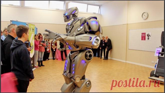 Titan The Robot @ The Isle of Wight College Titan The Robot performing at The Isle of Wight College Open Day.