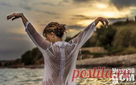 Удивительный способ оздоровления организма - мокрая рубаха
Пять лет назад,когда мне было почти 60,у меня образовался целый букет тяжелых заболеваний (прогрессирующая стенокардия, язва желудка, артрит, который проявлялся постоянными болями в суставах, заболевания щитовидной железы, постоянная слабость и упадок сил)
Я не могла выходить на улицу, задыхалась, глотала таблетки горстями, мучила всех своих родных. Врачи на меня давно махнули рукой. И вот однажды, дочка, насмотр...