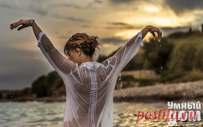 Удивительный способ оздоровления организма - мокрая рубаха

Пять лет назад,когда мне было почти 60,у меня образовался целый букет тяжелых заболеваний (прогрессирующая стенокардия, язва желудка, артрит, который проявлялся постоянными болями в суставах, заболевания щитовидной железы, постоянная слабость и упадок сил)

Я не могла выходить на улицу, задыхалась, глотала таблетки горстями, мучила всех своих родных. Врачи на меня давно махнули рукой. И вот однажды, дочка, насмотр...