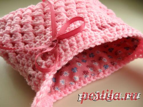Розовая сумочка крючком