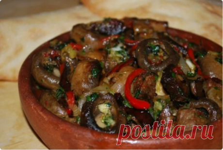Баклажаны с шампиньонами и чесночком.