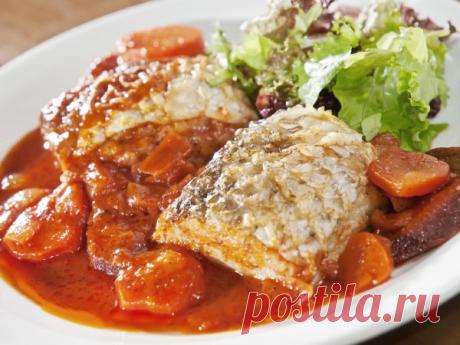 Минтай в томатном соусе Минтай в томатном соусе с морковью – это рецепт вкусного обеда на скорую руку.
Ингредиенты
минтай700 г
репчатый лук, нарезанный полукольцами1 шт.
морковь, нарезанная кружочками1 шт.
растительное ма…