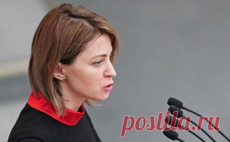 Поклонская ответила протоиерею Ткачеву, зачем женщине власть. Протоиерей в проповеди заявил, что женщина «всю жизнь была домоседка», а потом стала требовать равноправия и «во власть захотела лезть зачем-то». Советник генпрокурора назвала рассуждения священника ханжеством