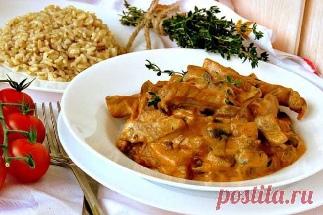 Свинина по-строгановски с грибами.