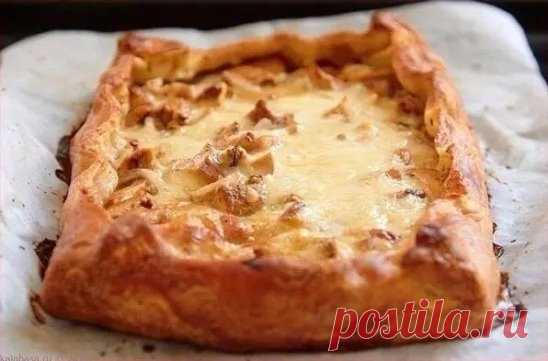 Пирог с грибами, сметаной и сыром. ...