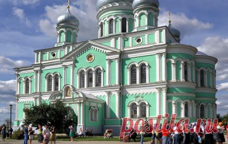 25 священных мест России               Россию нередко называют