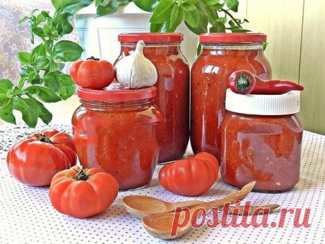 Соус из помидоров и перца на зиму.

Соус из помидоров и перца на зиму будет прекрасным дополнением к мясу, птице, пасте, а также для приготовления других блюд. Соус получается ярким на вкус и на вид, очень ароматным, в меру острым. Из указанного количества ингредиентов получается около трех литров соуса.

Для приготовления соуса из помидоров и перца на зиму понадобится:
3 кг помидоров;
0,3 кг репчатого лука;
0,5 кг болгарского перца;
1 стручок острого перца;
4-5 зубчиков ч...