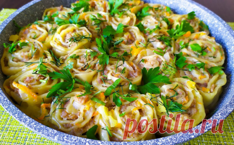 Собираем фарш с тестом в рулет и тушим как пельмени. Получается быстрее, но гораздо вкуснее пельменей