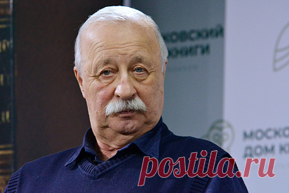 Якубович ответил на слухи о закрытии шоу «Поле чудес». Ведущий капитал-шоу «Поле чудес» на Первом канале Леонид Якубович ответил на слухи о закрытии популярной программы из-за международных санкций. По его словам, проект продолжит выходить в эфир. Телеведущий уточнил, что сейчас лицензия на производство шоу находится в управлении российской телекомпании «Поле ТВ».