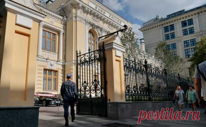 ЦБ увидел риск множественного курса в случае введения мембраны для рубля. Разделение валютного рынка и использование «мембран» может привести к множественности курсов, предупредили в Банке России. С этой идеей ранее выступил Максим Решетников, но он рисков появления двух курсов не видит