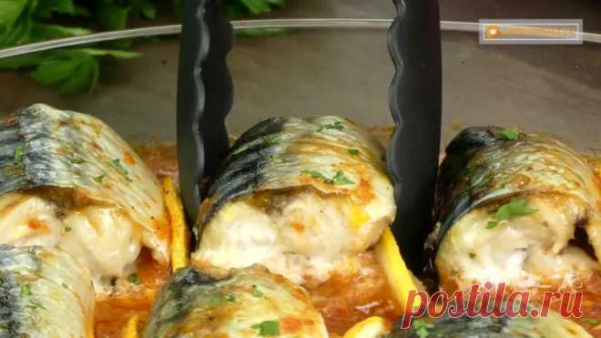 Сохраните это рецепт! Нежнейшая запеченная скумбрия с лимоном в томатном соусе!