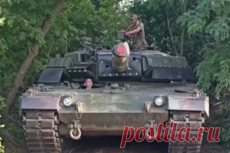 «РВ»: ВСУ стали оснащать танки Leopard советской динамической броней. Эта защита бесполезна в случае атаки из противотанкового ракетного комплекса.